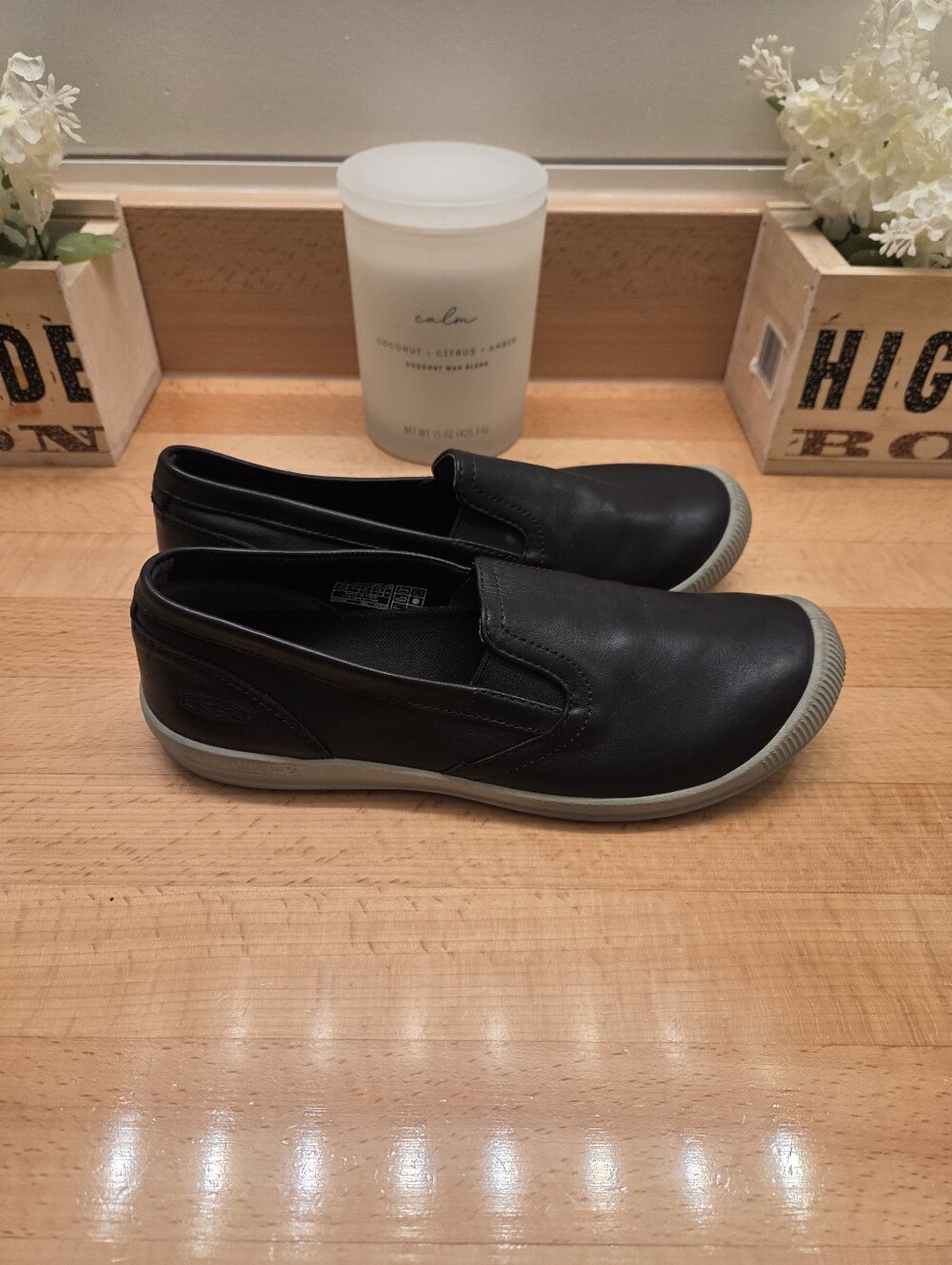 KEEN Women's Lorelai Slip-On Sneaker Black Leather Slip-On Flats Women's Size 7